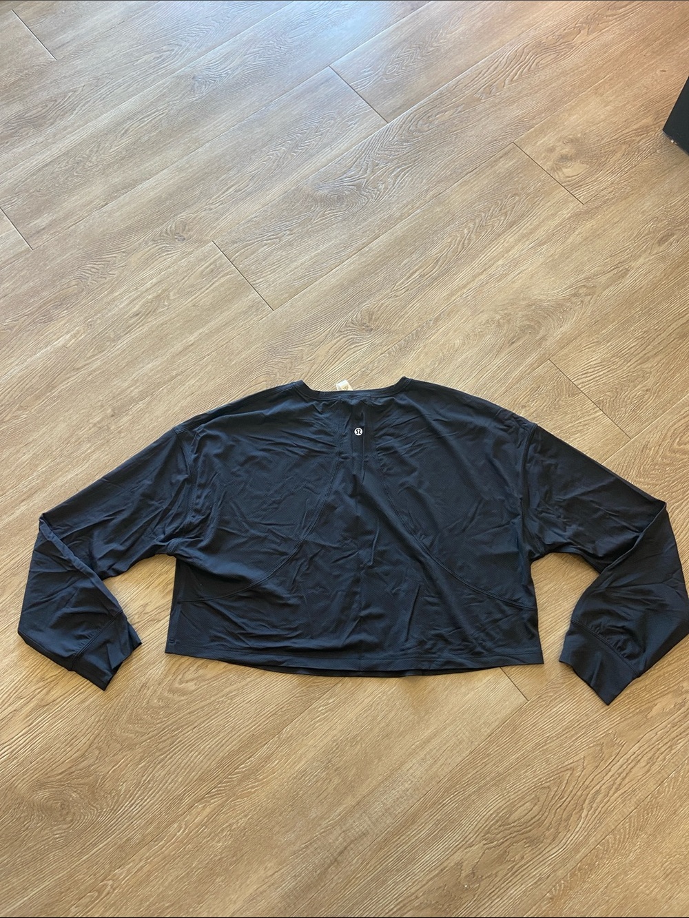 lululemon athletica women’s cropped Black Long-Sleeve